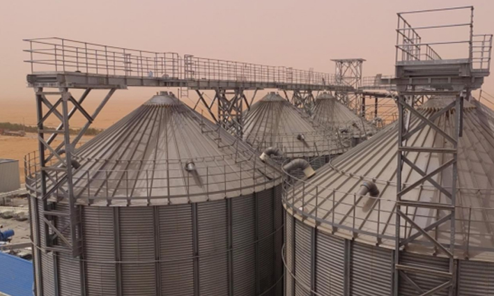 Az intelligens frissítések áttörik a termelési kapacitás szűk keresztmetszeteit; A Shanghai Sihua Warehousing magasan fekvő tetőlemez-hengerformázó gépe vásárlói elismerést nyer.